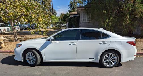 2015 Lexus ES 300h Base